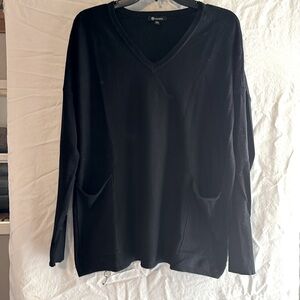 GUC black sweater with front pockets slightly oversized